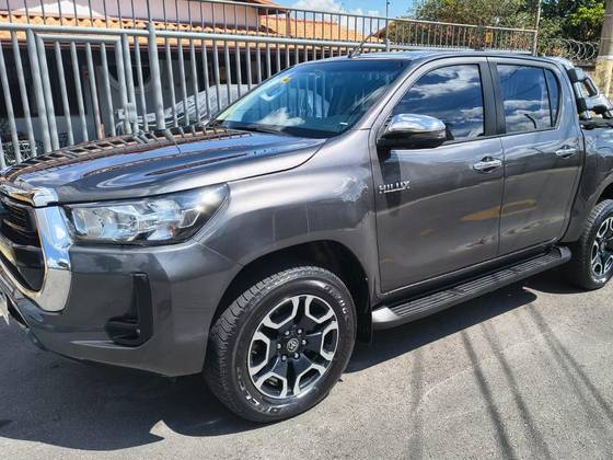 TOYOTA HILUX 2.8 D-4D TURBO DIESEL CD SRV 4X4 AUTOMÁTICO